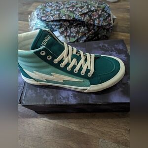 Revenge x storm size 8 men